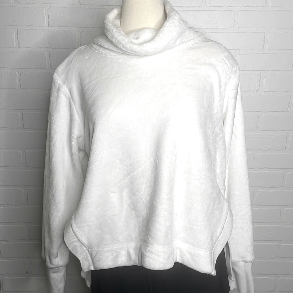 White Fuzzy High Low Pullover Turtleneck size Large